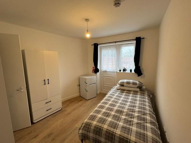 Property photo 2 of 9 Bedroom22.Jpg