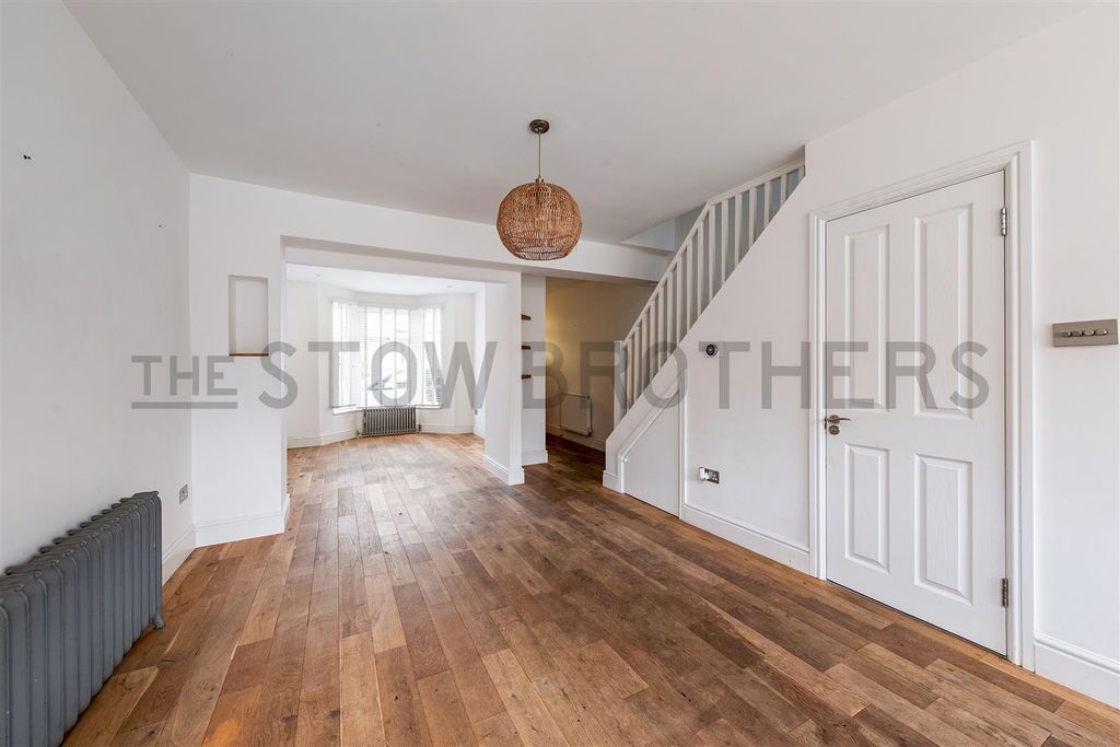 Property photo 3 of 33