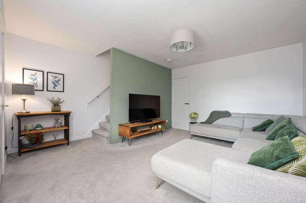 Property photo 2 of 27