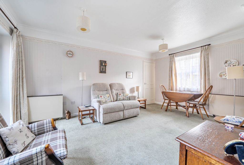 Property photo 2 of 10 Sitting Room