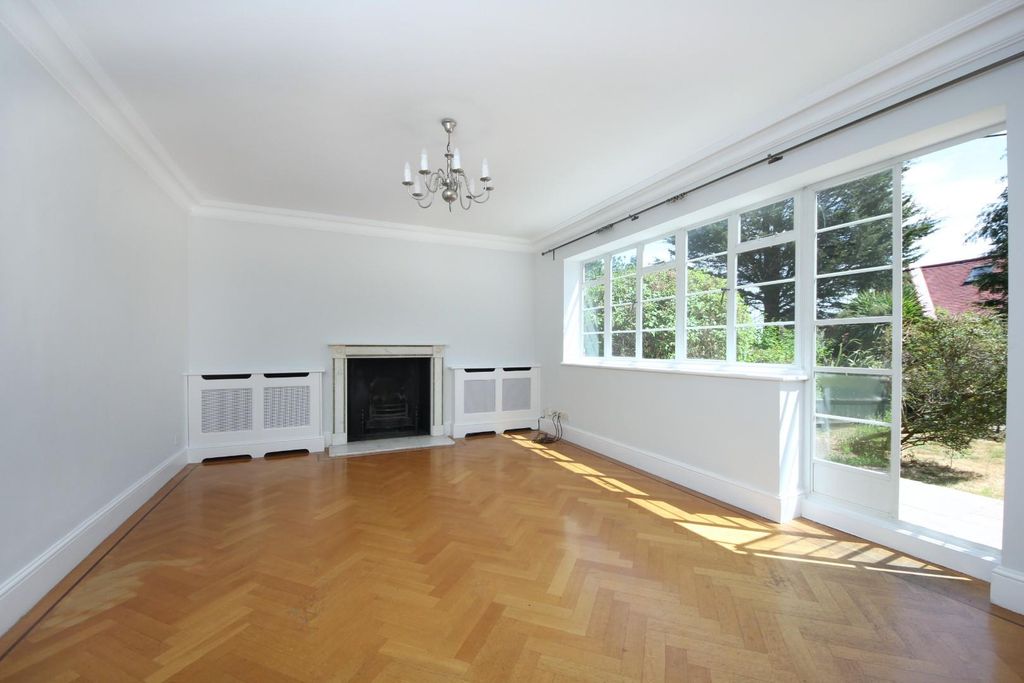 Property photo 3 of 27 Gv- 17 Heathcroft (7).Jpg