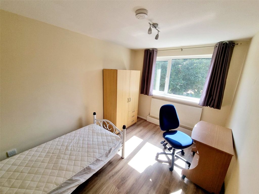 Property photo 3 of 13 Bedroom