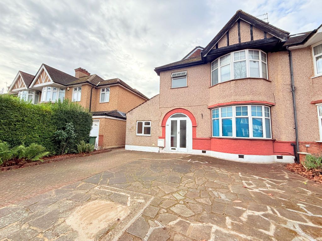 Property photo 1 of 15 Large Four Bedroom House