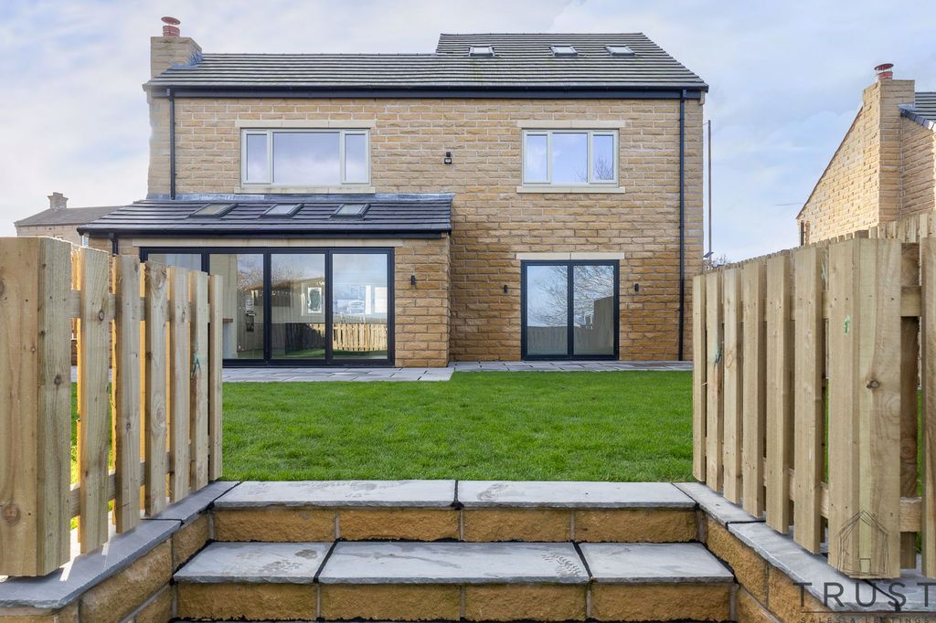 Property photo 2 of 67