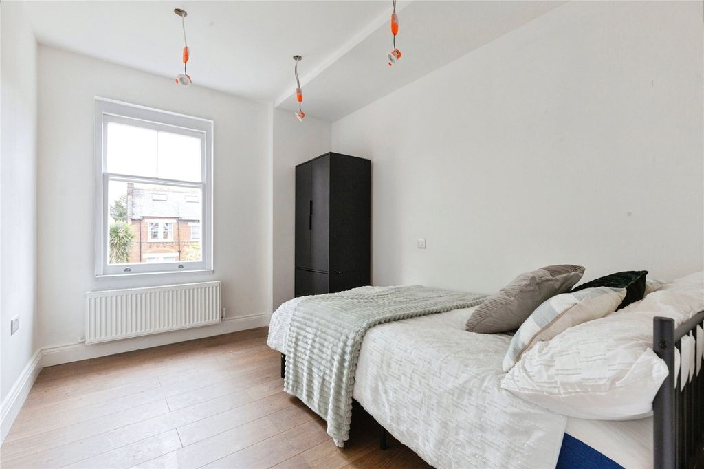 Property photo 1 of 8 Studio