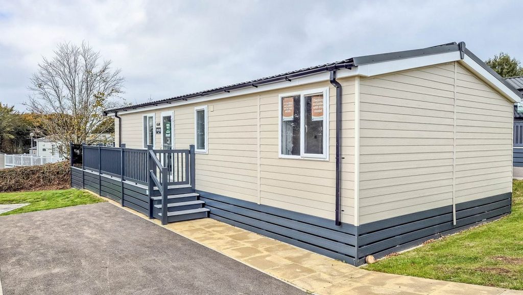 Property photo 2 of 27 Untitled 2