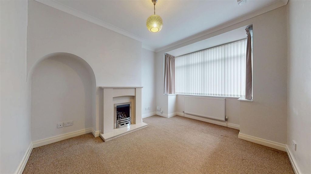 Property photo 2 of 23 Regal Drive Living Room