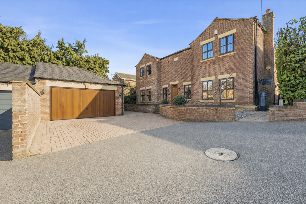 Property photo 1 of 36