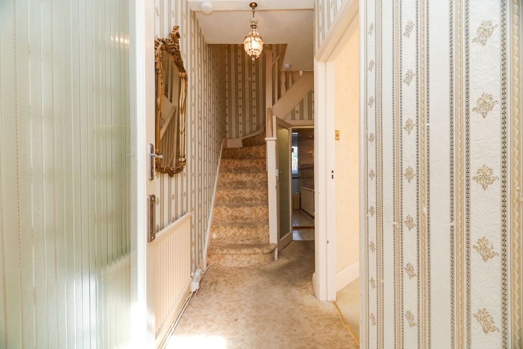 Property photo 2 of 27