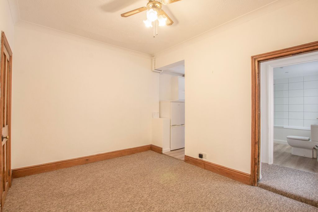 Property photo 3 of 11 Dining Room