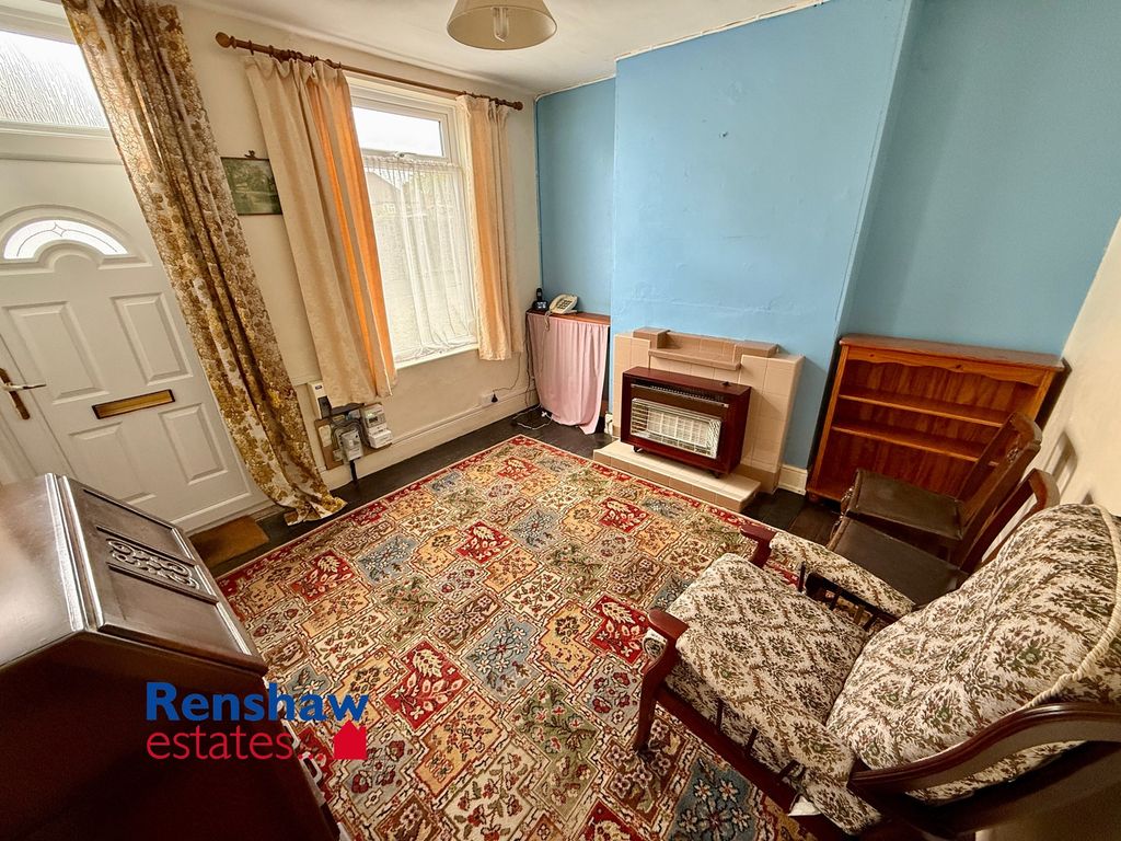 Property photo 3 of 14 L