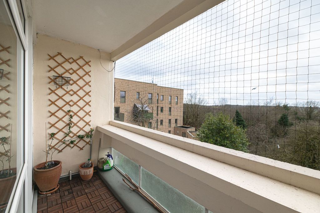 Property photo 3 of 33