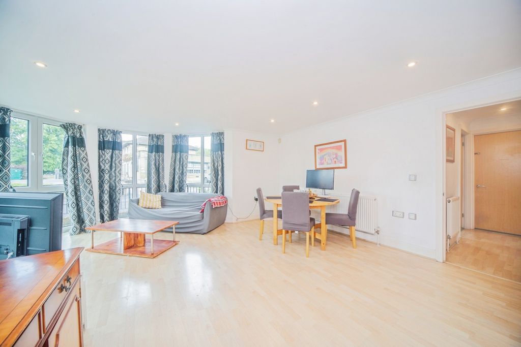 Property photo 2 of 20 Pbox-Img.Jpg