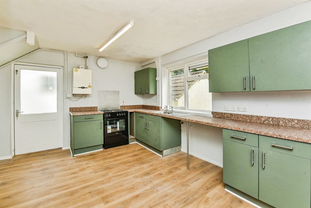 Property photo 3 of 13