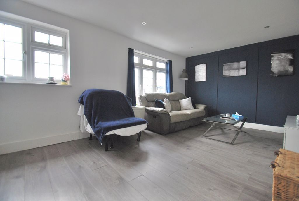 Property photo 3 of 7 Photo 6