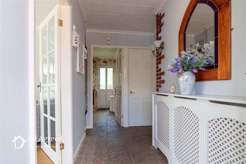 Property photo 3 of 15 Entrance Hall