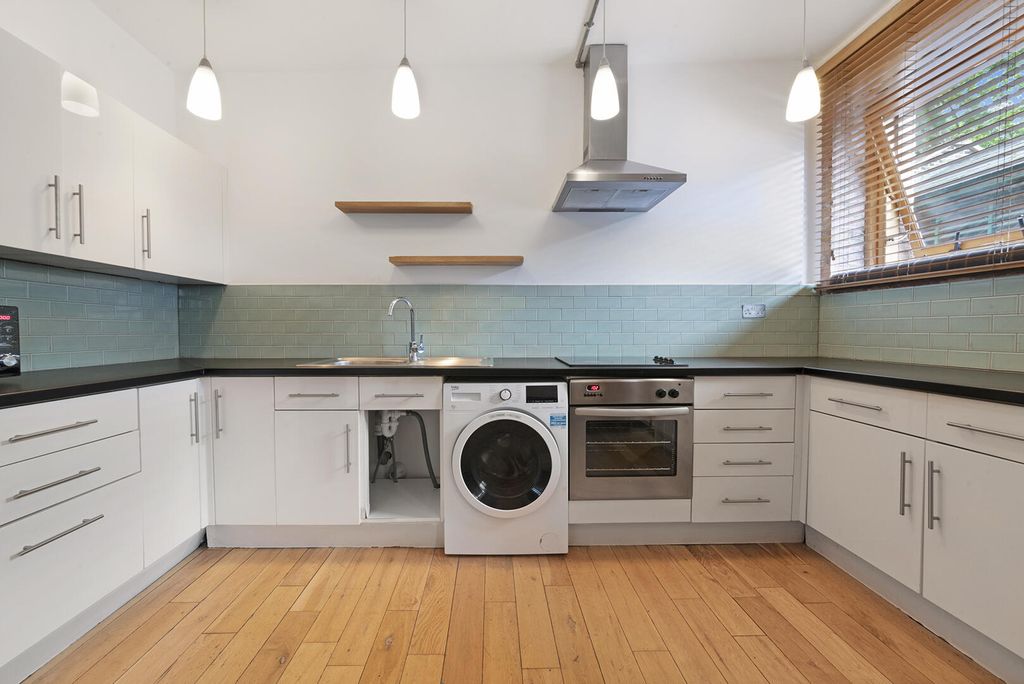 Property photo 3 of 17 Kitchen
