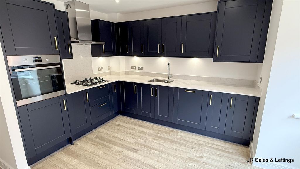 Property photo 2 of 19 Kitchen