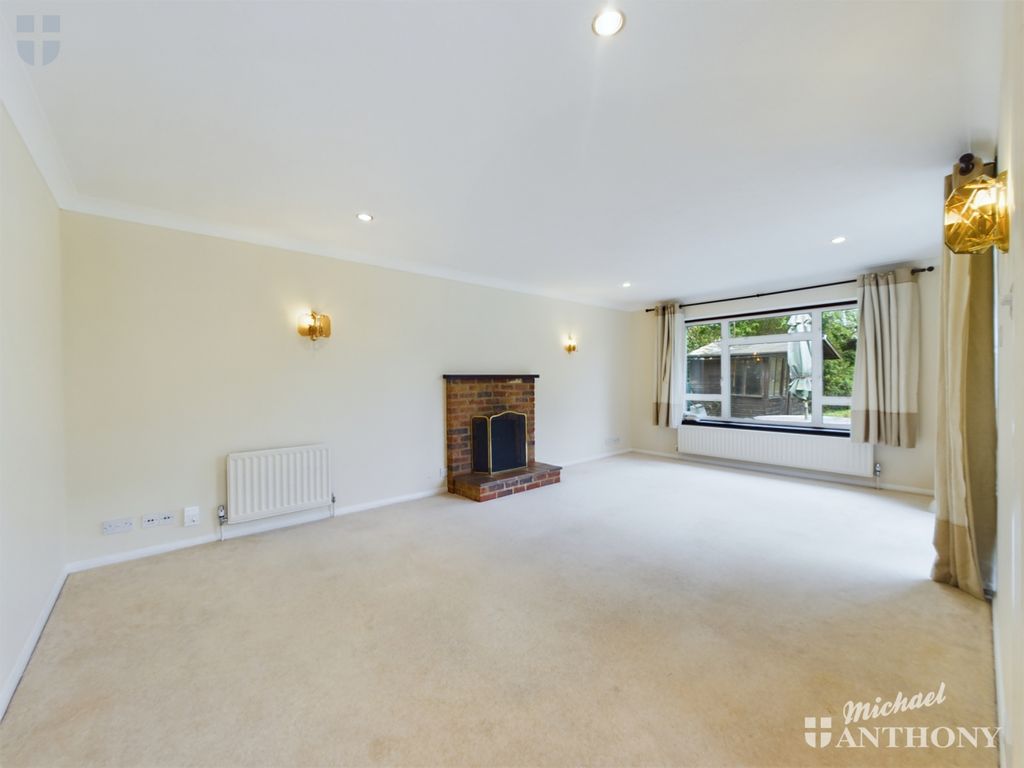 Property photo 3 of 20 Cam01064G0-Pr0363-Still016