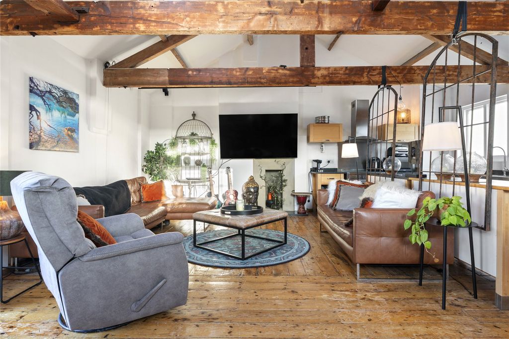 Property photo 2 of 19 Reception