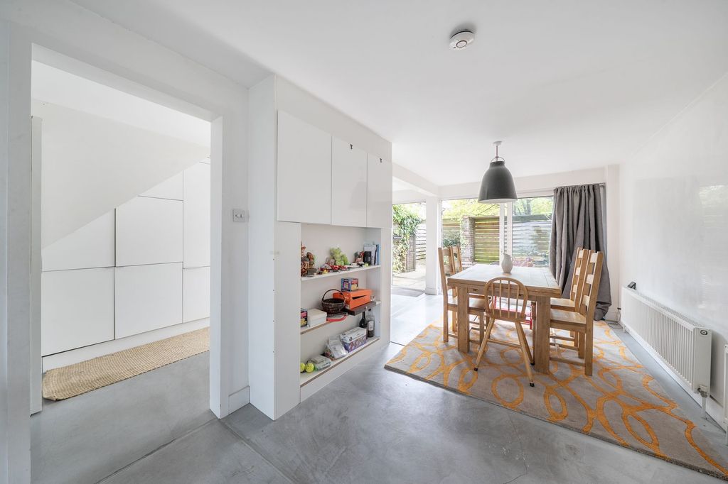 Property photo 3 of 23