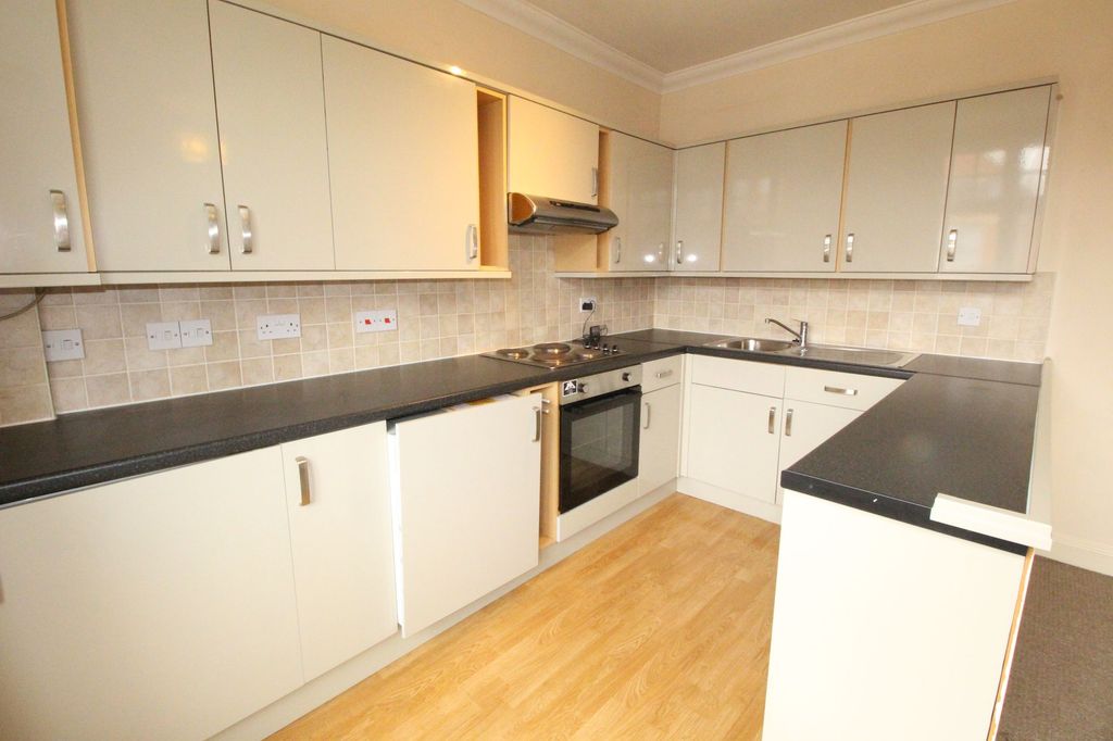 Property photo 2 of 7 Kitchen