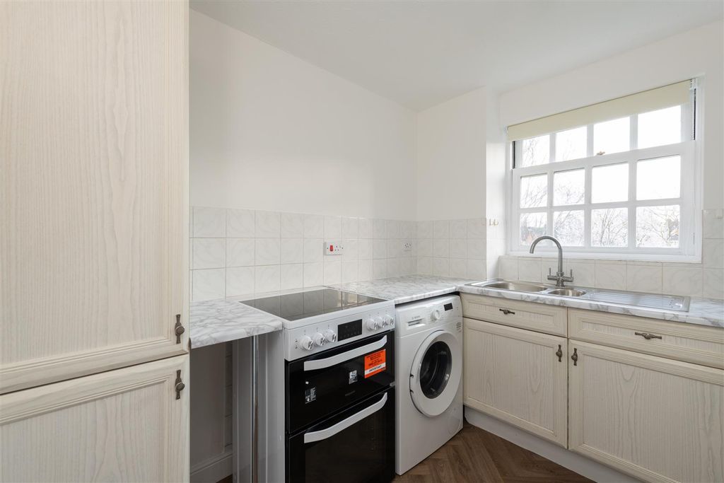 Property photo 3 of 11 Leigh Hunt Dr 3.Jpg