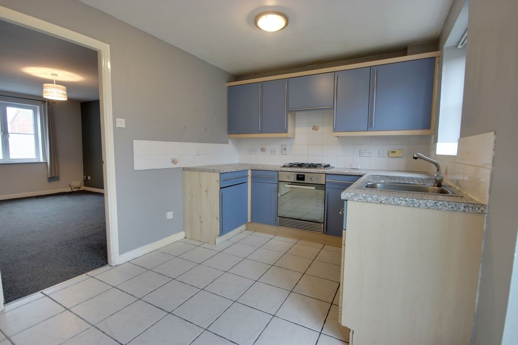 Property photo 3 of 17 1A Kit Din B