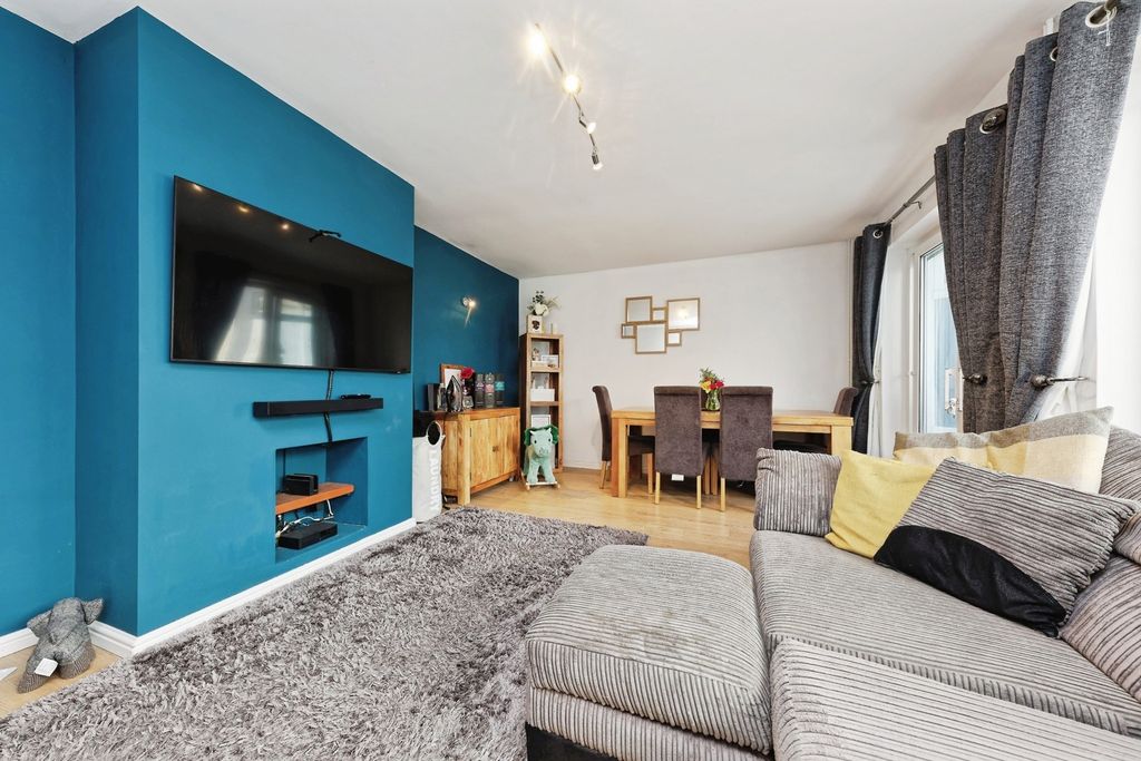 Property photo 3 of 20 Pbox-Img.Jpg