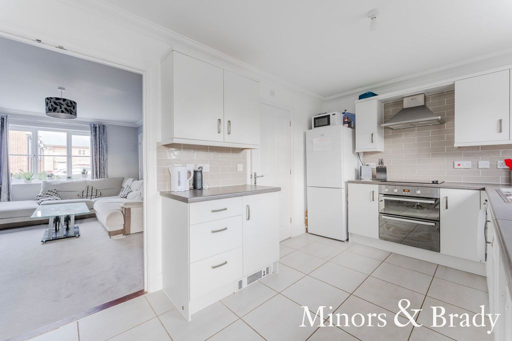 Property photo 2 of 11