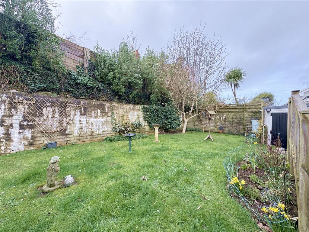 Property photo 2 of 11 Gardens