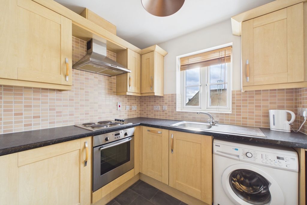 Property photo 2 of 6 Kitchen