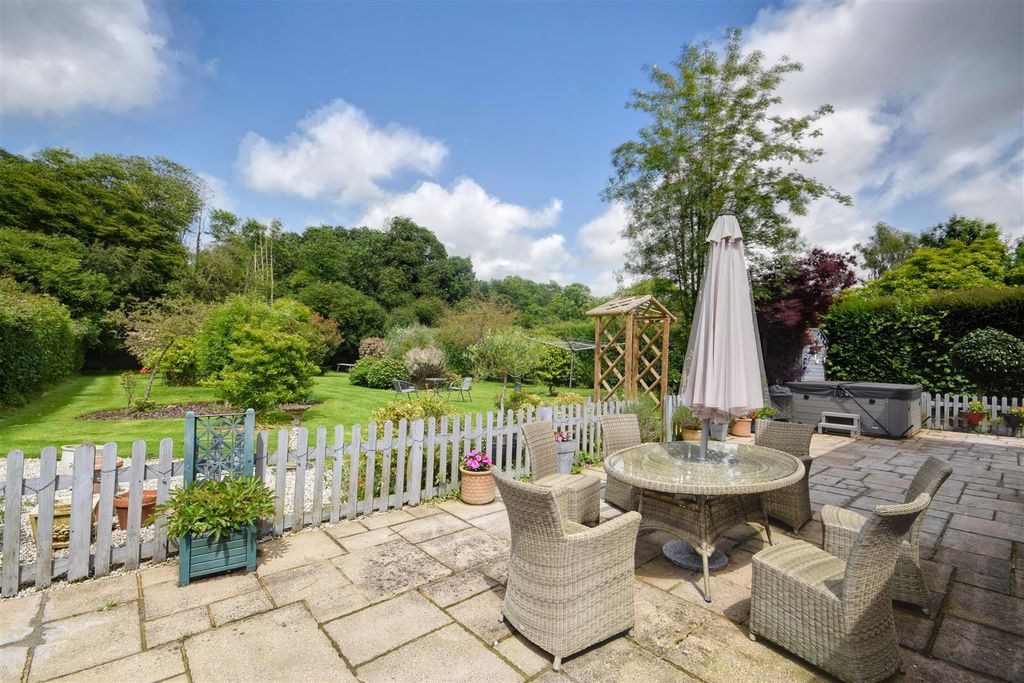 Property photo 2 of 33