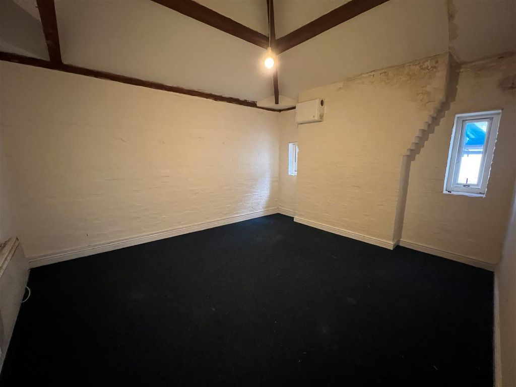 Property photo 3 of 7 Lounge.Jpg