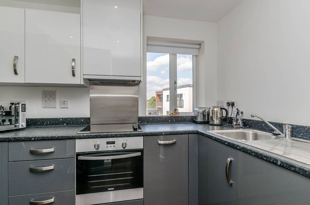 Property photo 3 of 11