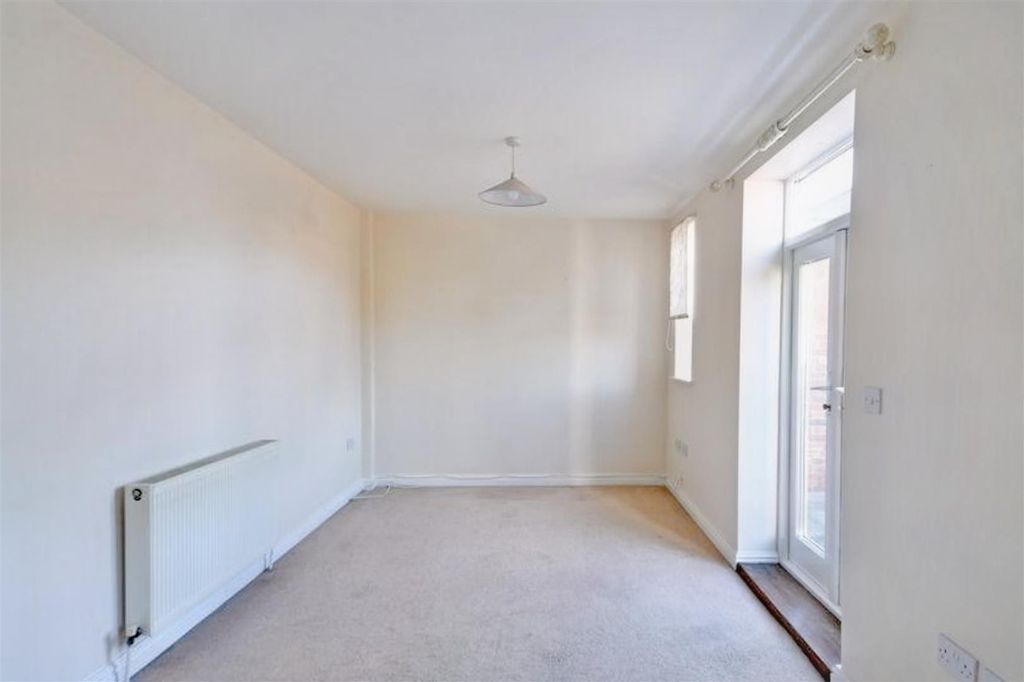 Property photo 2 of 10 2B8Cbfec-0Ac6-4057-9E6d-E38F0Beb1701.Jpeg