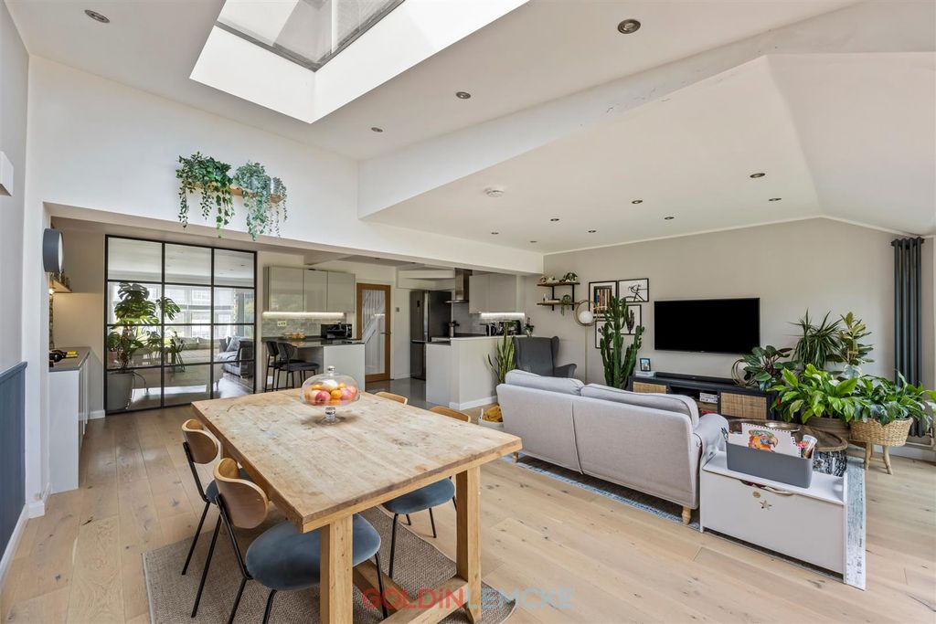 Property photo 3 of 19 Kitchen/Dining Room
