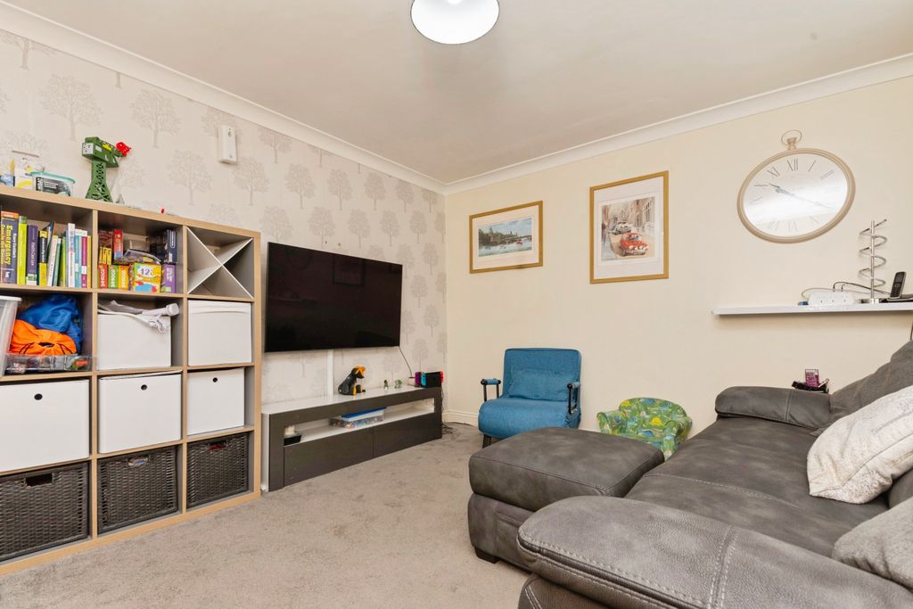 Property photo 3 of 20 Living Area