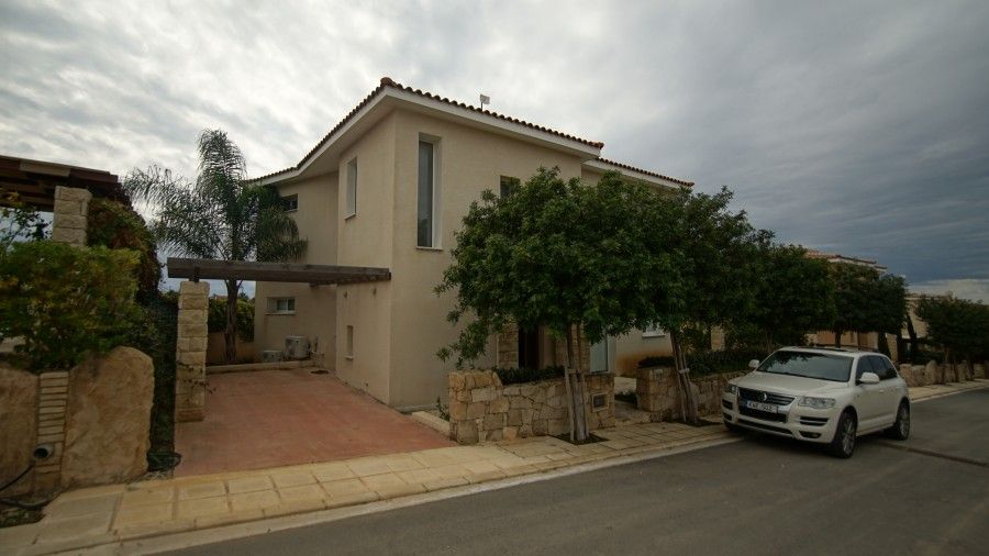 Property photo 1 of 13