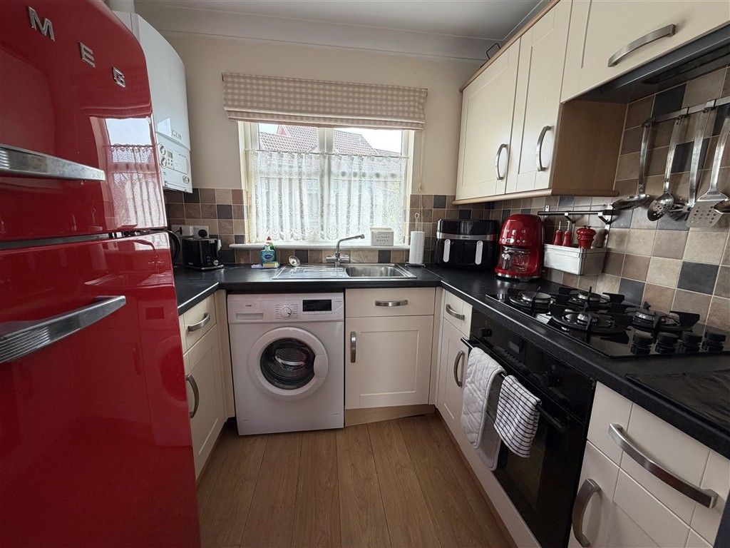 Property photo 2 of 11 Kitchen