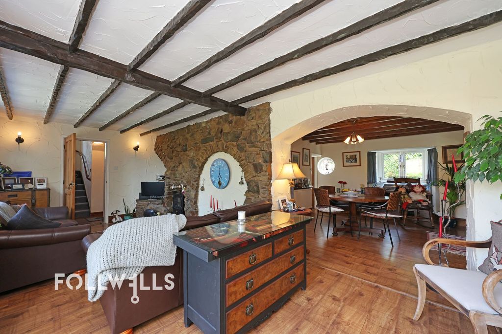 Property photo 2 of 27