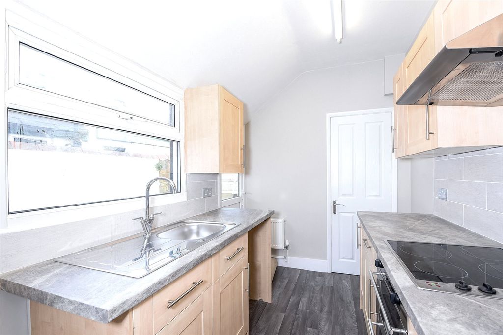 Property photo 3 of 12 Kitchen