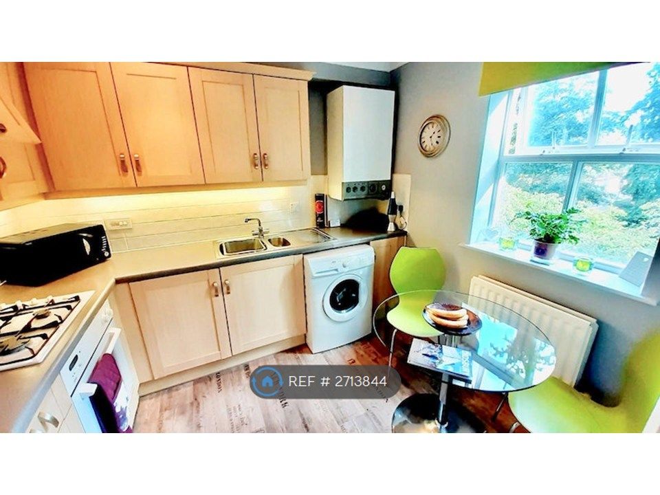 Property photo 3 of 6 Kitchen