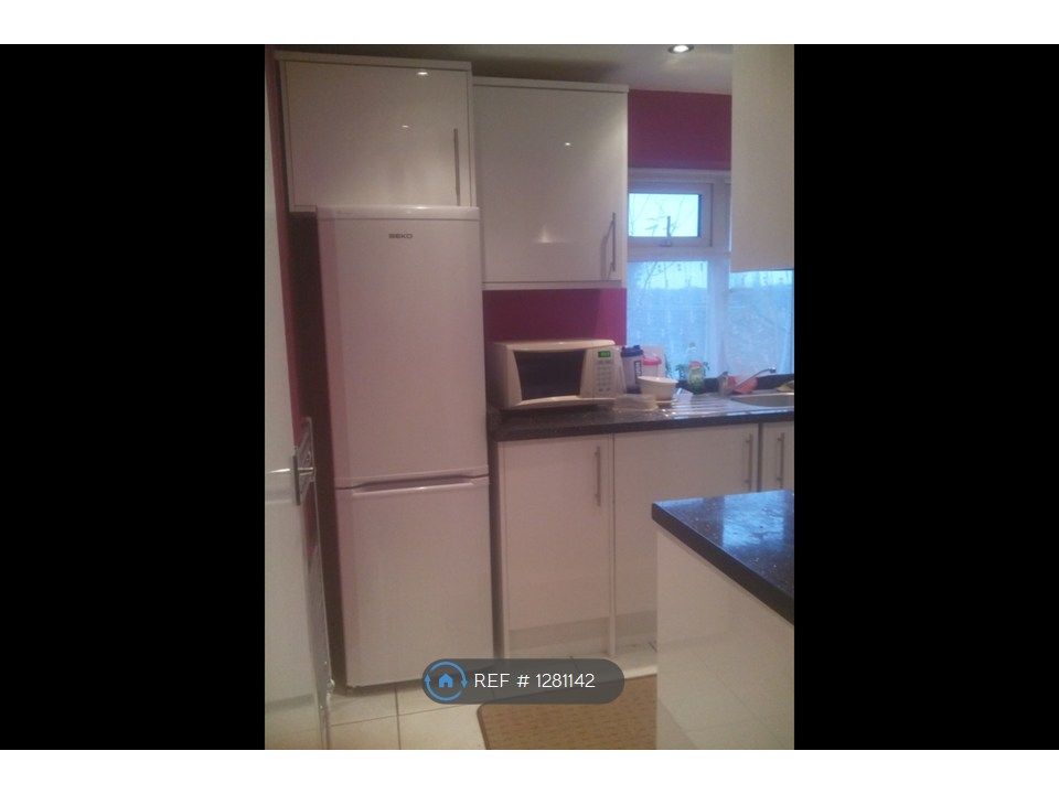 Property photo 1 of 8 Kitchen