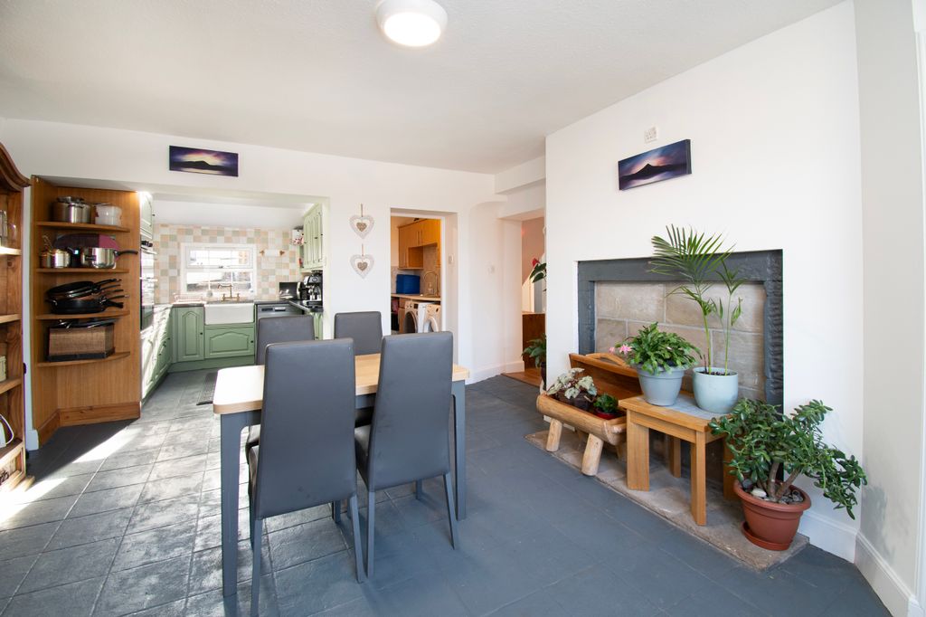 Property photo 3 of 32 Family Dining To Kitchen