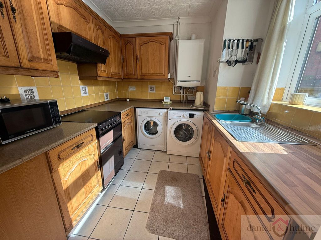 Property photo 3 of 37 0Ade37Ca-c24E-4084-A952-A9d0c3E23212
