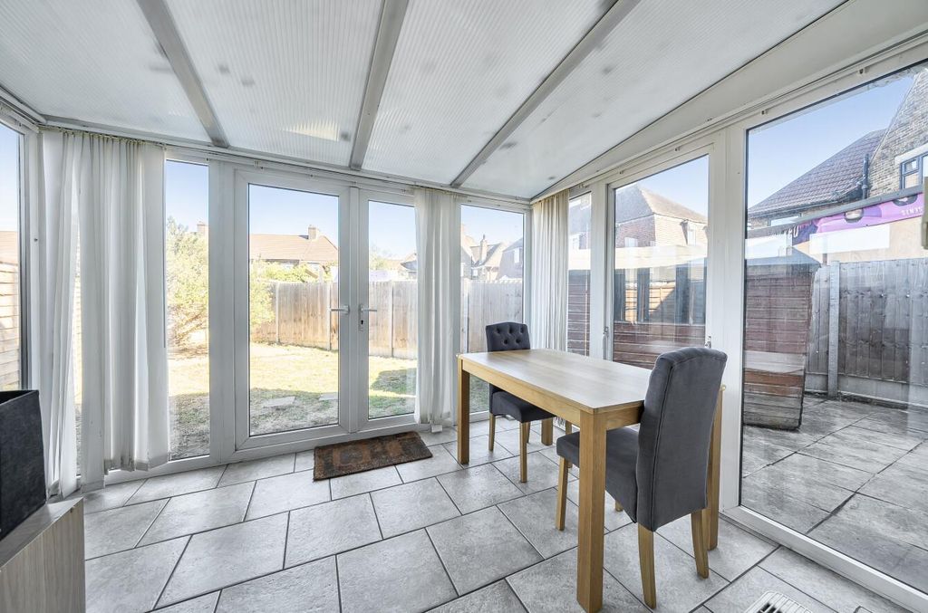 Property photo 3 of 12 Conservatory.Jpg