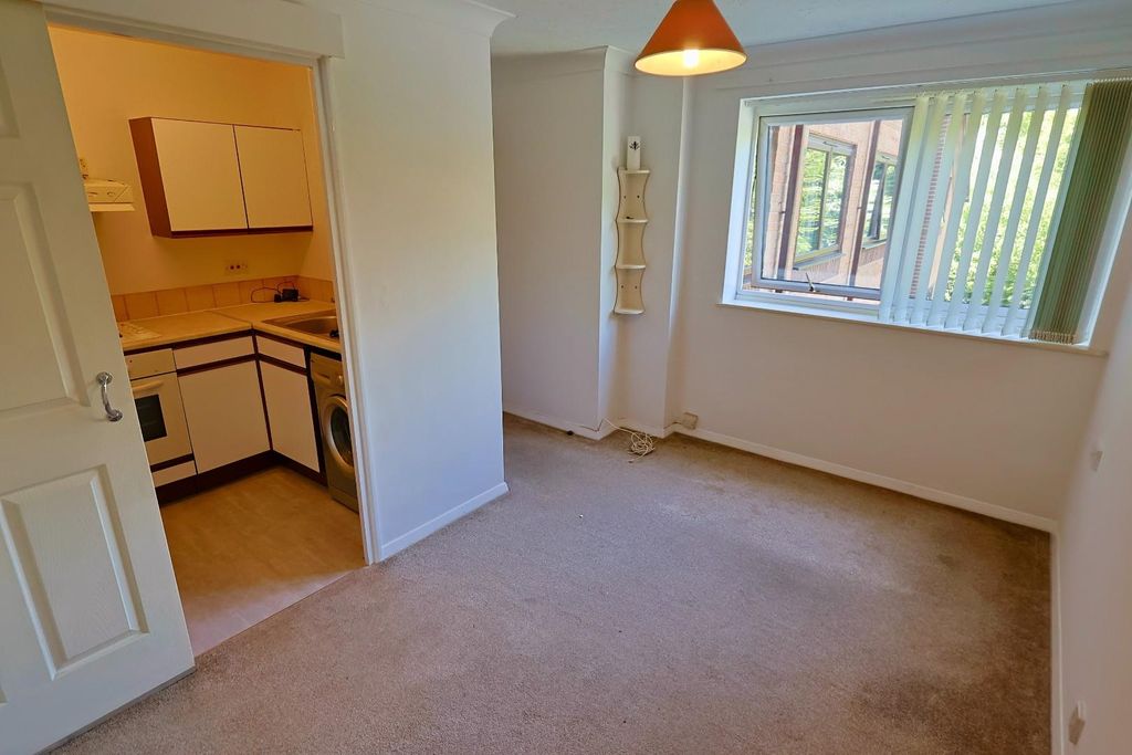 Property photo 3 of 16 626Cdc42-A6A1-4A7E-B66D-94A5950EE2C1_1_201_A.Jpeg