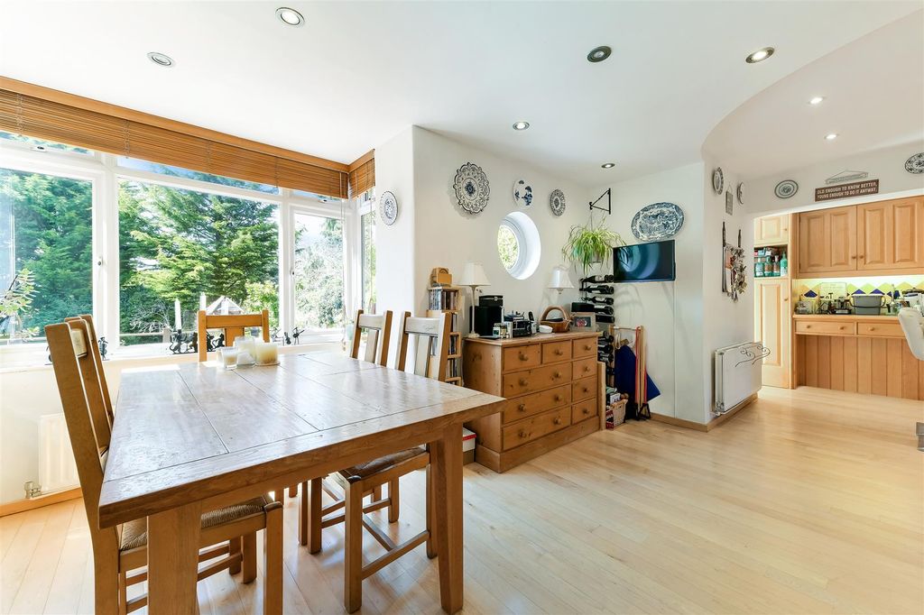 Property photo 3 of 21 Green Curve, 44 (10).Jpg