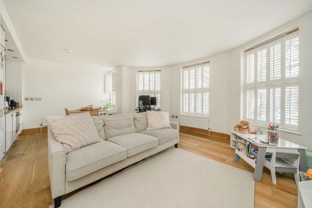 Property photo 2 of 7